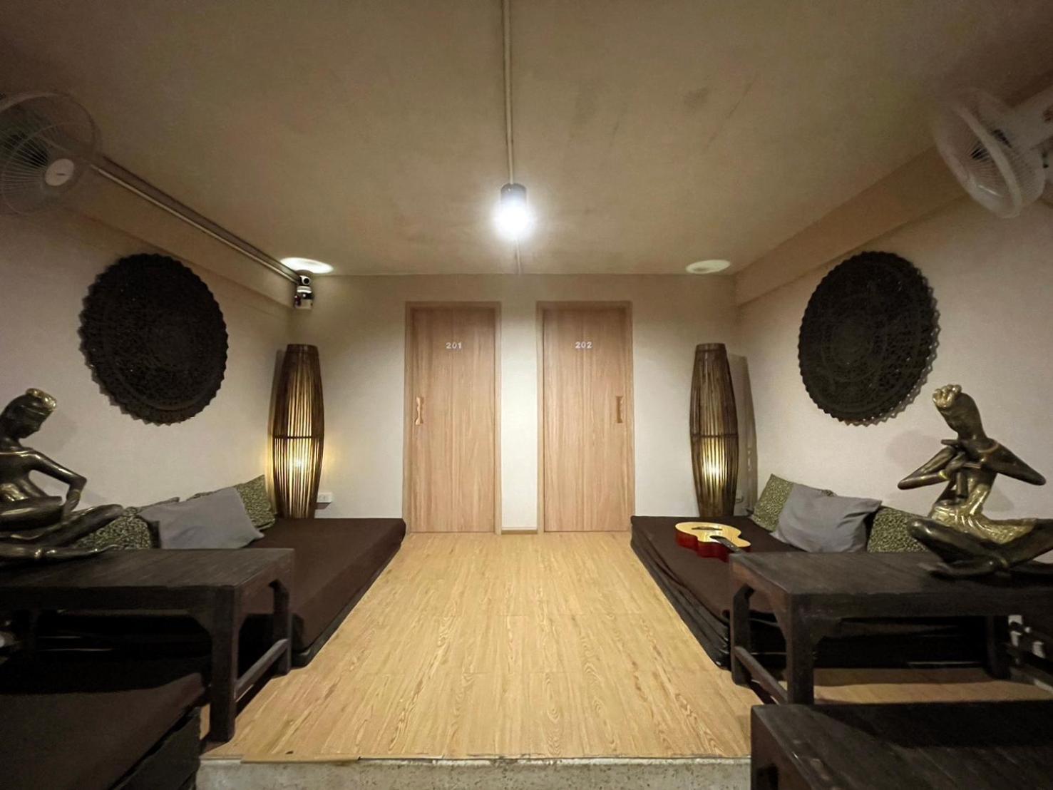 Mind Day Hostel Khaosan Bangkok Buitenkant foto